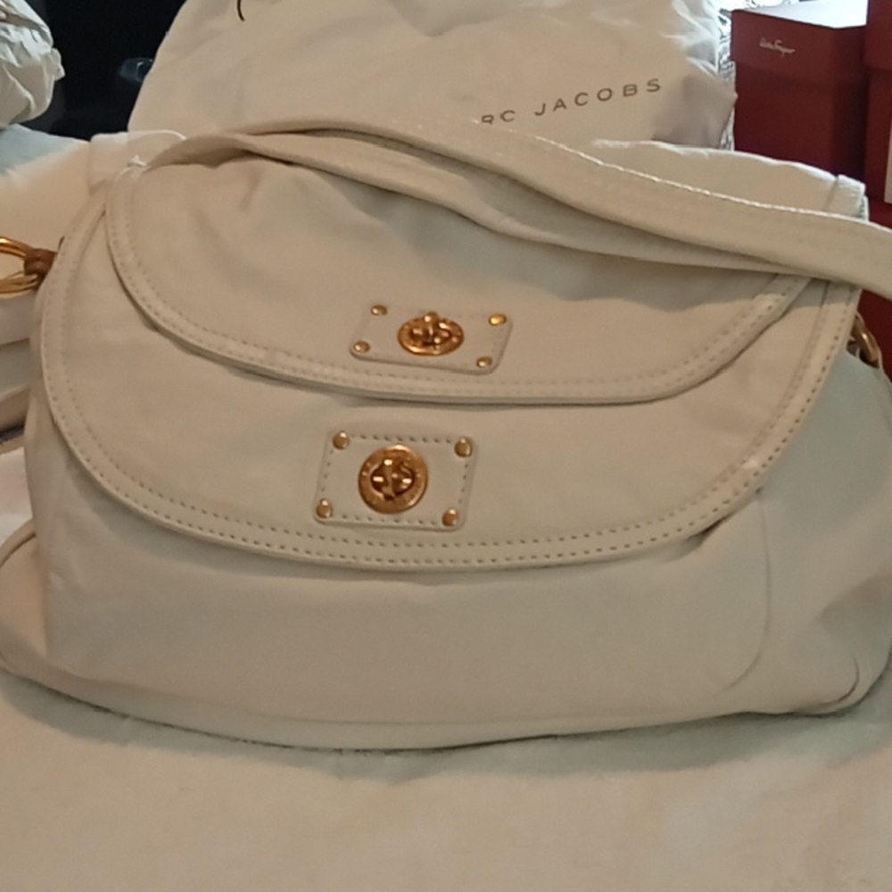 Marc Jacobs Off-White Shoulder Bag with Gold Accents